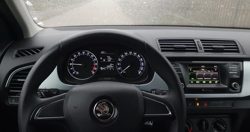 Skoda Fabia cena 37500 przebieg: 139996, rok produkcji 2018 z Warszawa małe 232